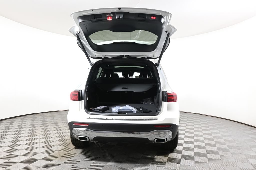 Used 2026 Polar White Mercedes-Benz GLB 250 image 34