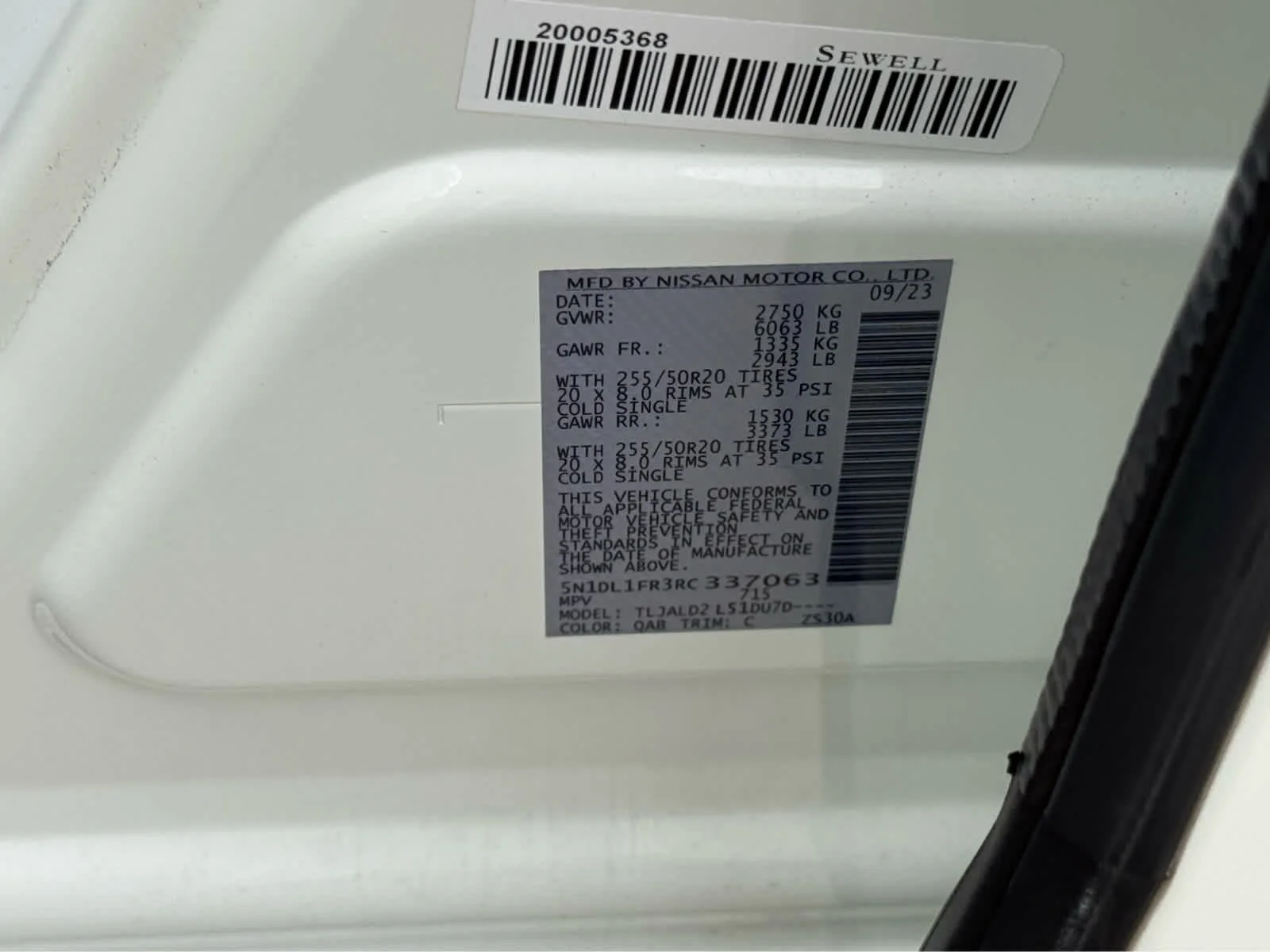 Certified Used 2024 Majestic White INFINITI LUXE image 27