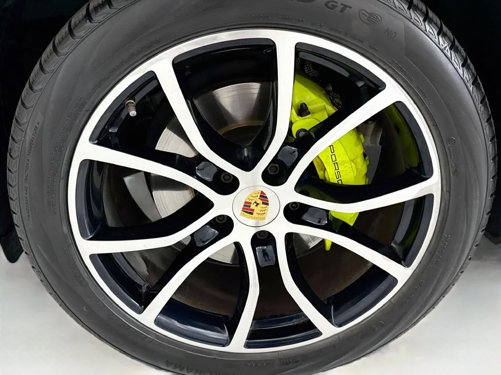 Used 2019  Porsche Base image 29