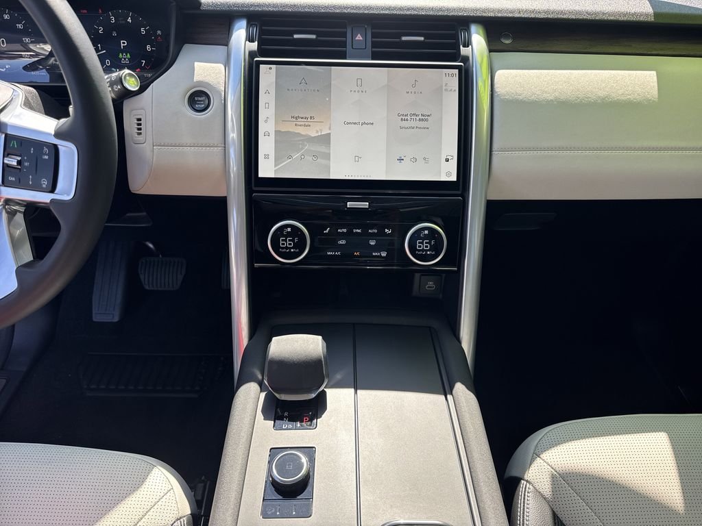 Used 2025 White Land Rover S image 29
