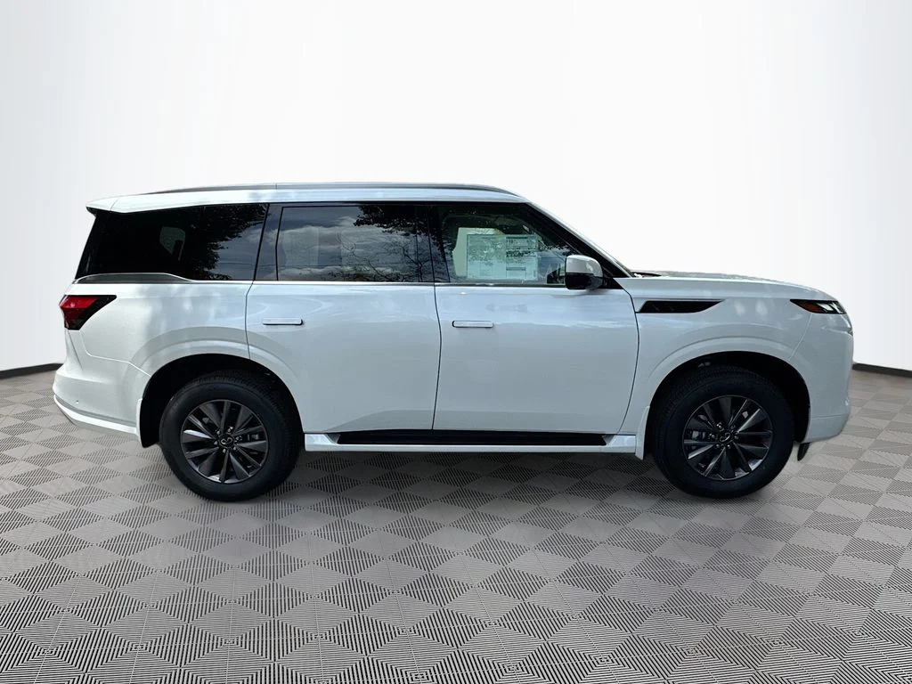 New 2026 RADIANT WHITE INFINITI Pure 2WD image 4