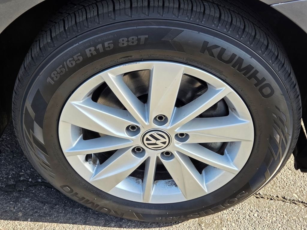Used 2015 Gray Volkswagen TSI S 4-Door image 9