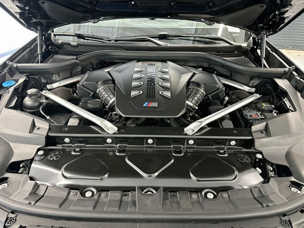 Used 2026 Black BMW M60i image 32