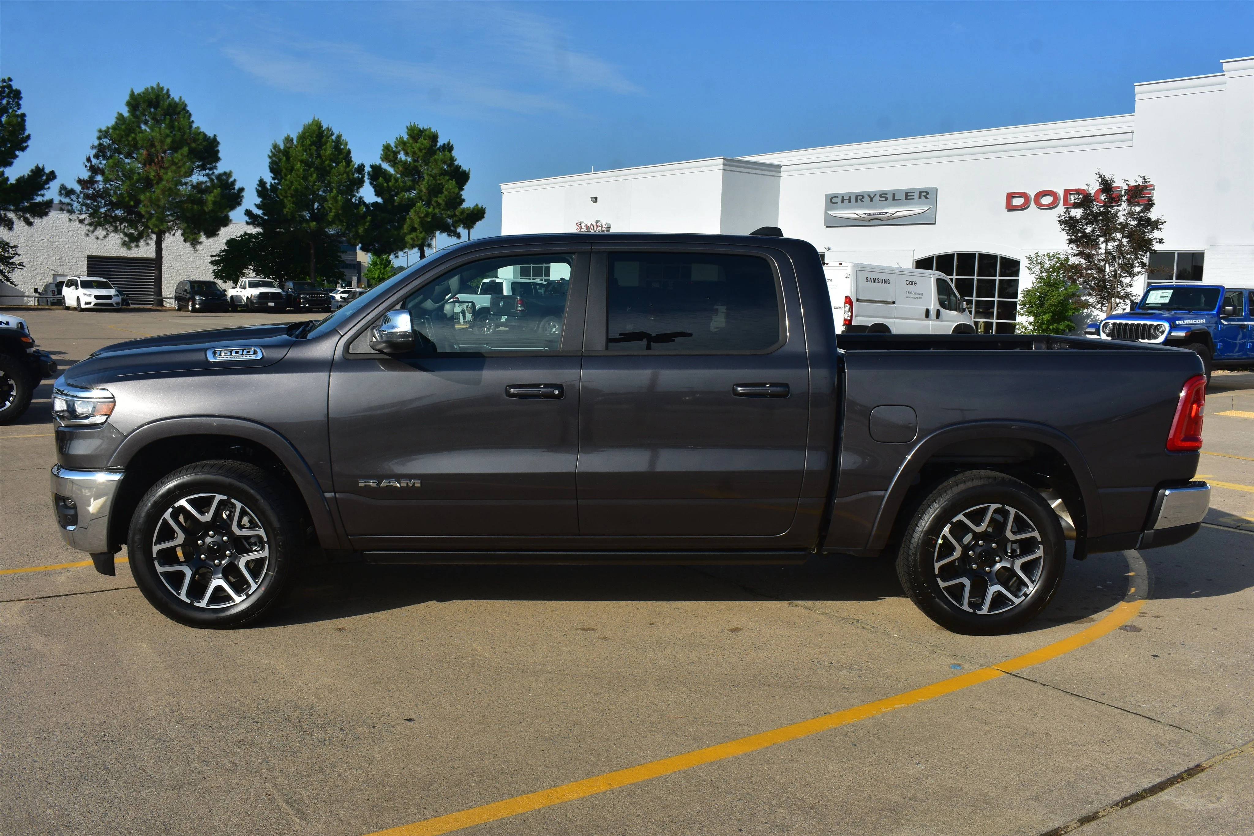 New 2026 Granite Crystal Metallic Clearcoat Ram Laramie image 10