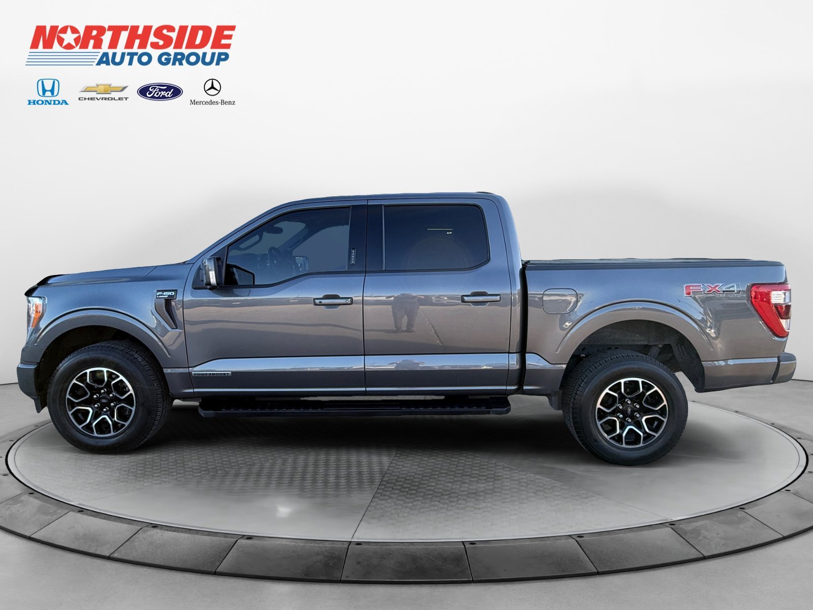 Used 2022 Light Blue Clearcoat Metallic Ford LARIAT image 4