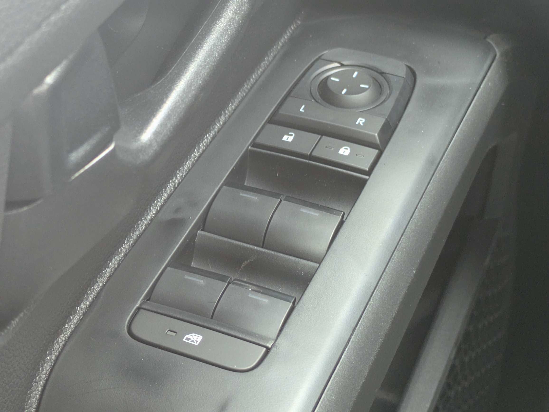 2026 Toyota Tacoma SR5 - Photo 23
