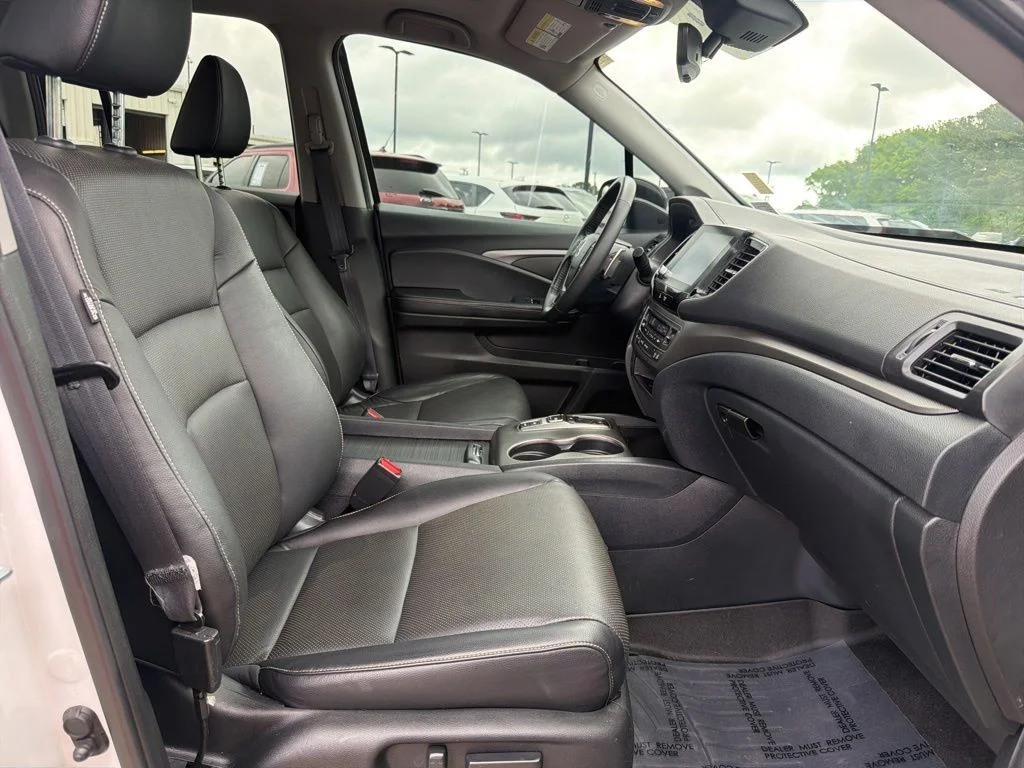 Used 2023  Honda RTL image 9