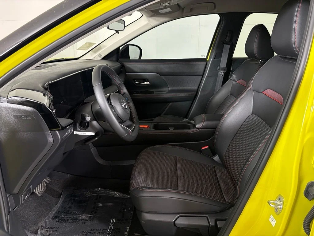 New 2026 Yuzu Yellow Metallic / Super Black Two-tone Nissan SR image 14