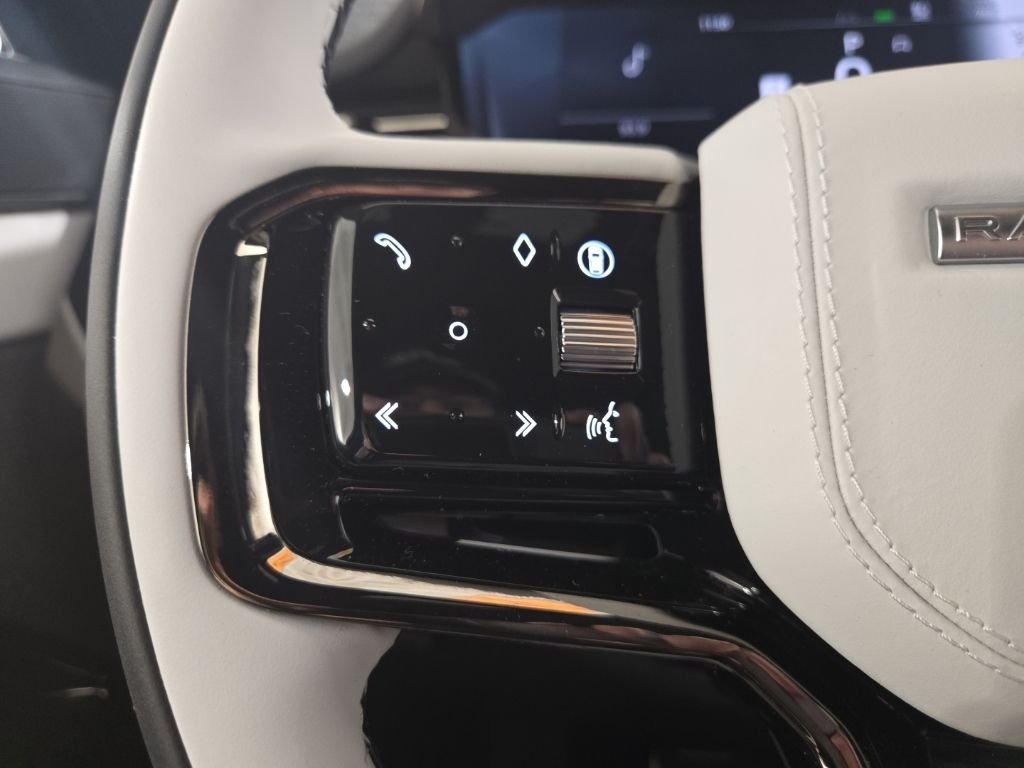 New 2026 Carpathian Grey Land Rover Dynamic SE image 17