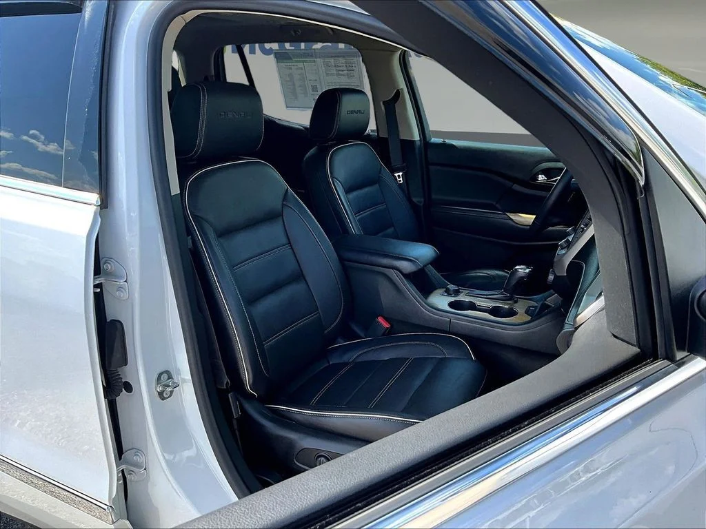 Used 2017 White GMC Denali image 33