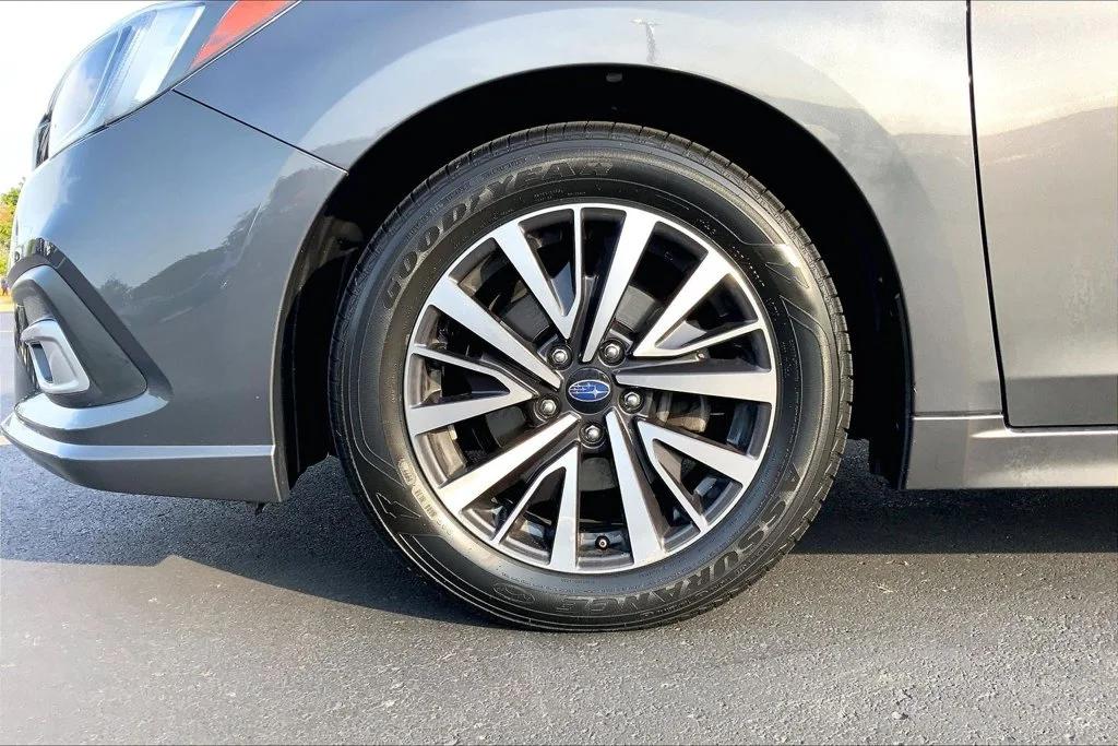 Used 2018 Gray Subaru 2.5i image 10