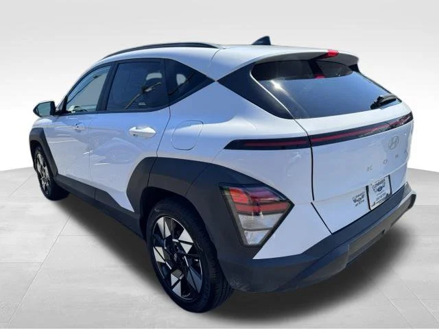 Used 2025 White Hyundai SEL image 5