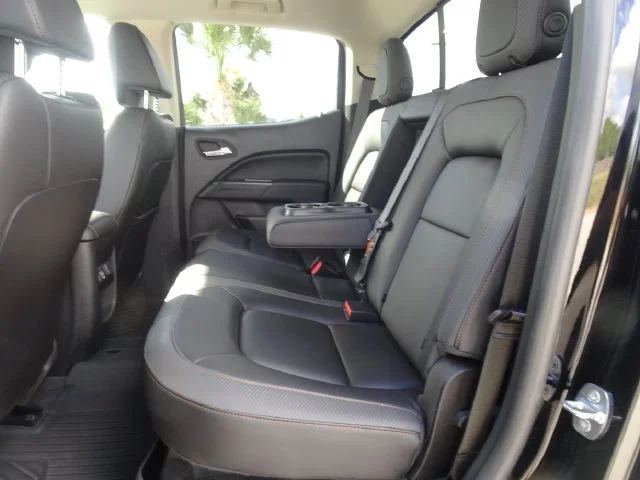 Used 2022 Onyx Black GMC AT4 w/Leather image 9
