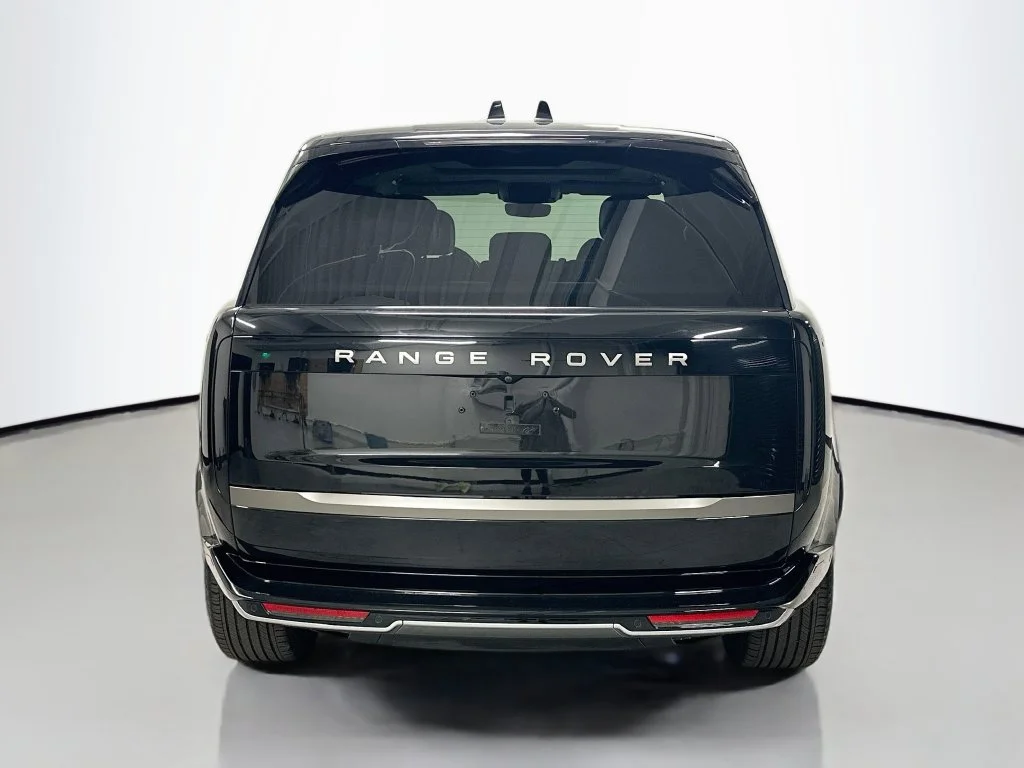 Used 2024 Santorini Black Metallic Land Rover SE image 10