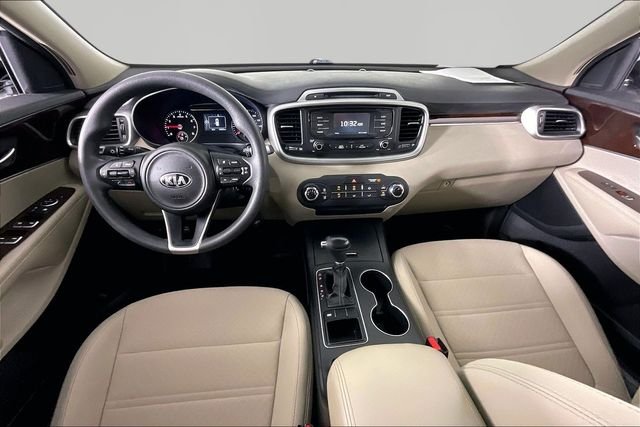 Used 2017 White Kia LX image 7