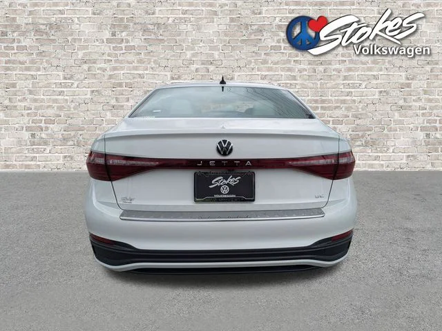 Used 2025 White Volkswagen 1.5T SE image 4