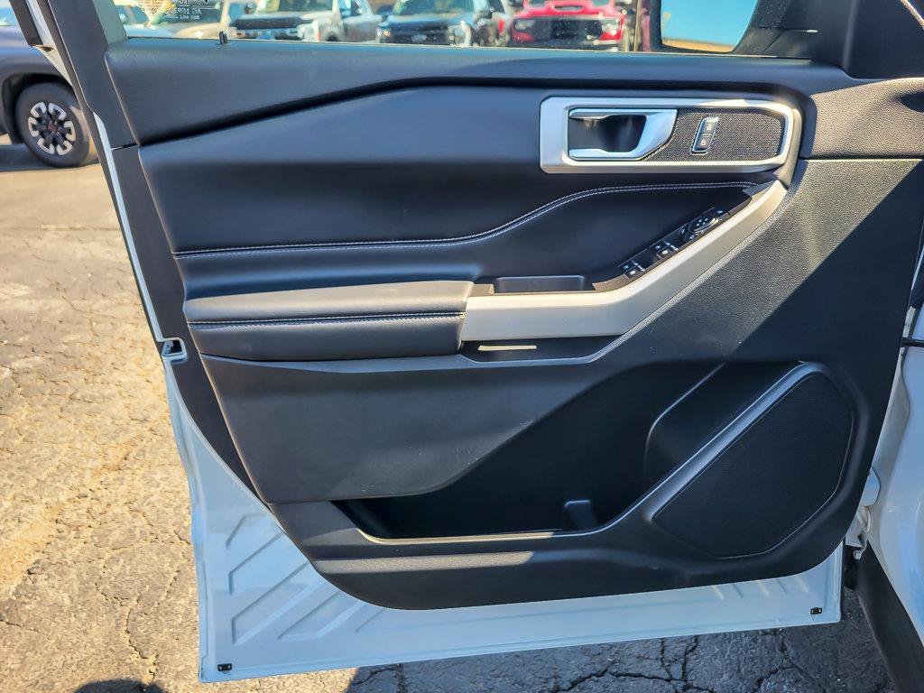 Used 2023 White Metallic Ford XLT image 25