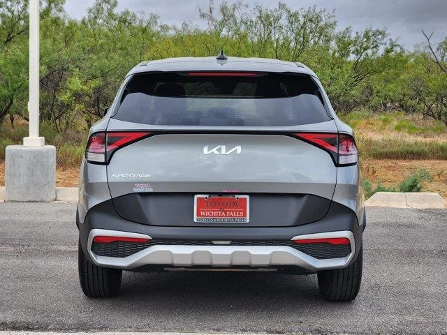 Used 2025 Gravity Gray KIA LX Front-Wheel Drive image 6