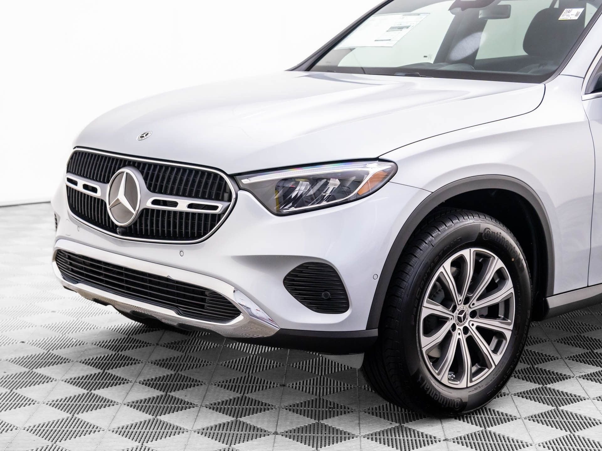Used 2026 Silver Mercedes-Benz GLC 300 image 31