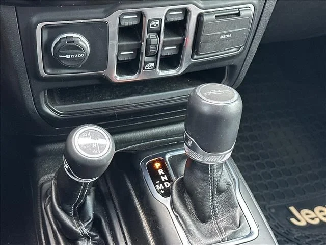 Used 2022 Blue Jeep Overland image 30