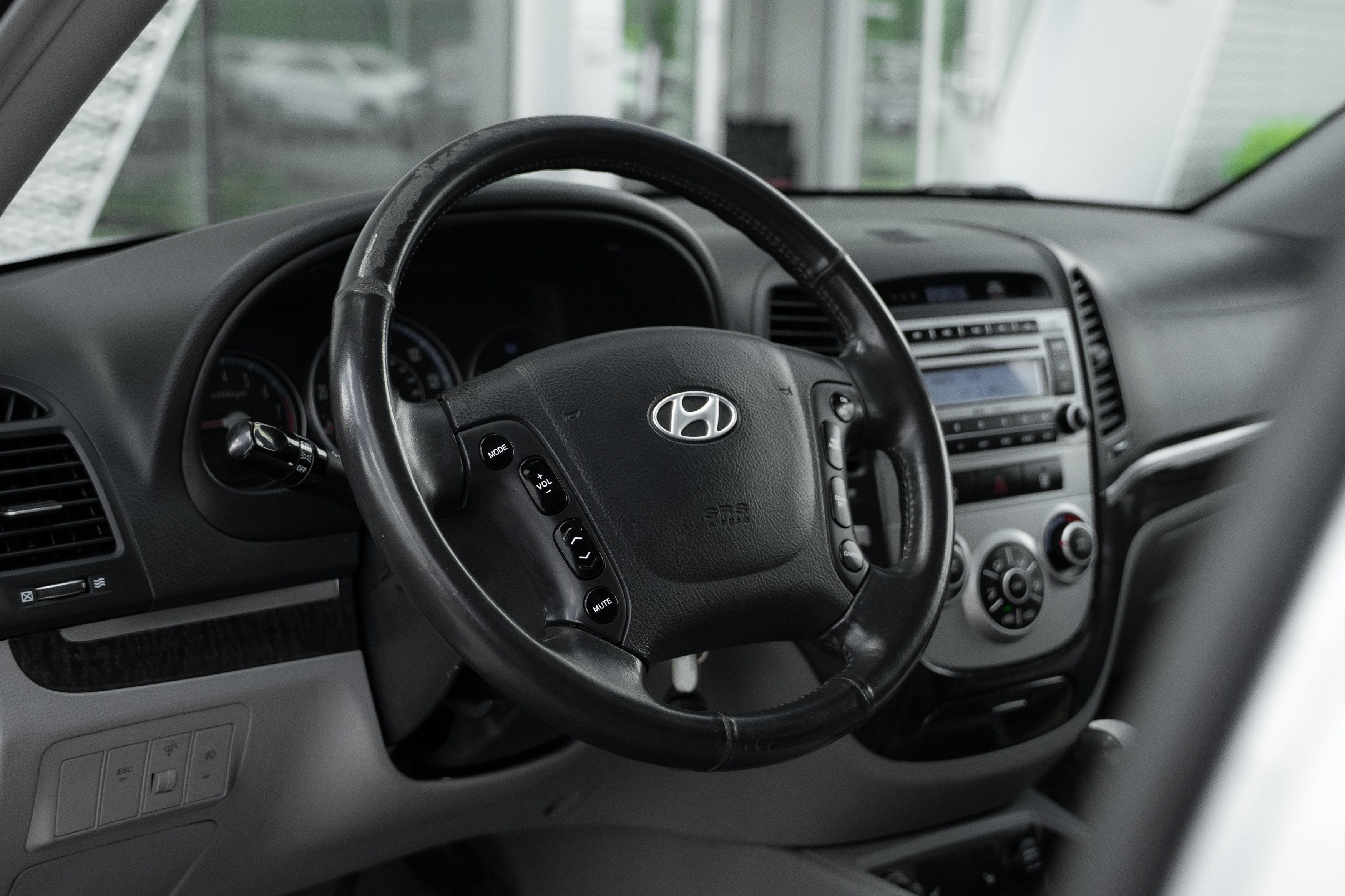 Used 2007 Bright Silver Hyundai SE image 11