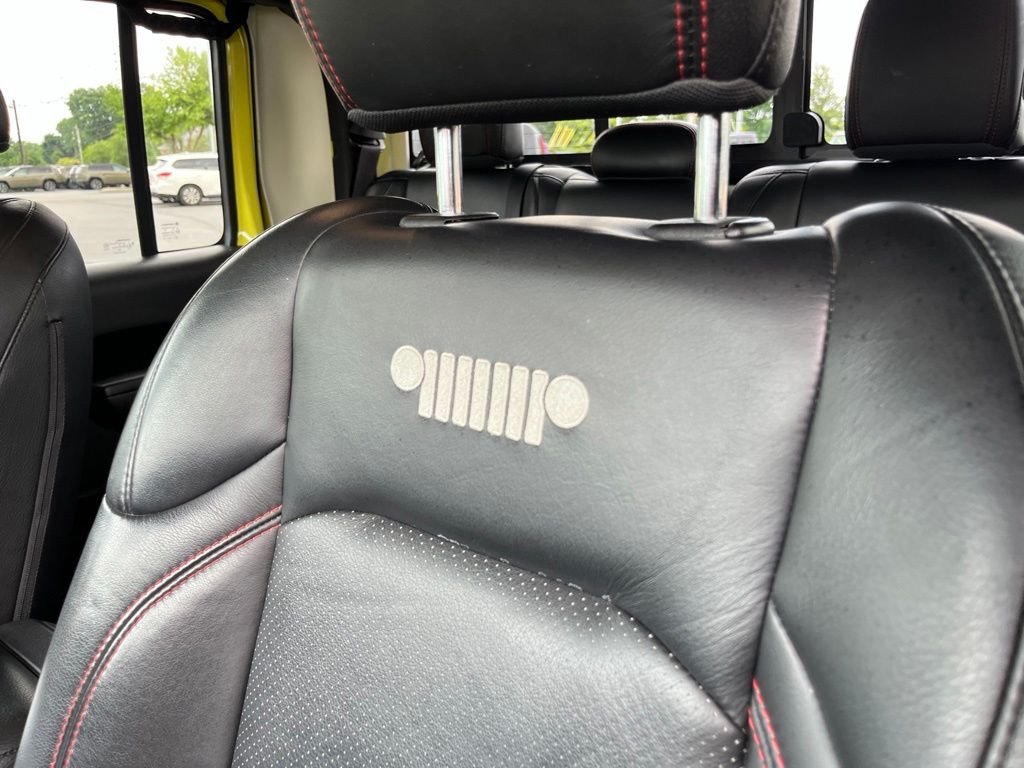 Used 2023 High Velocity Clearcoat Jeep Rubicon image 33