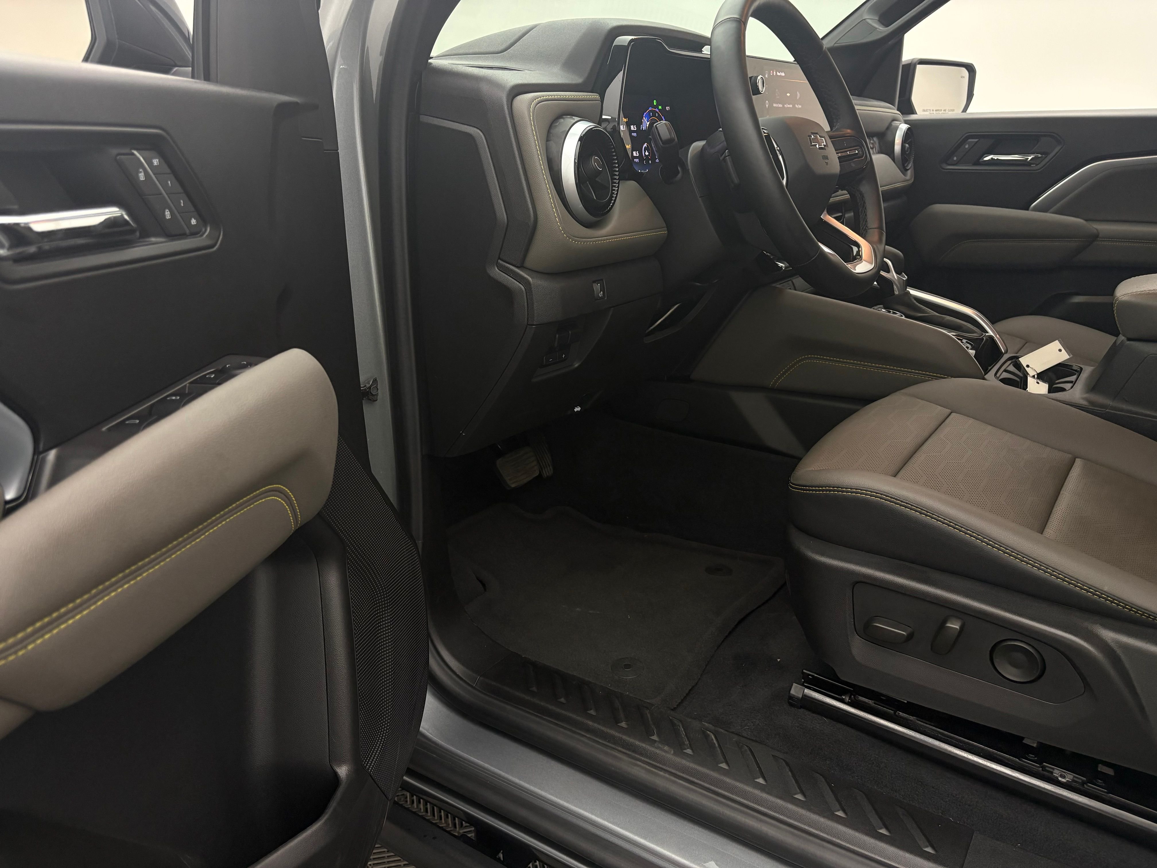 Used 2025 Sterling Gray Metallic Chevrolet ZR2 image 14