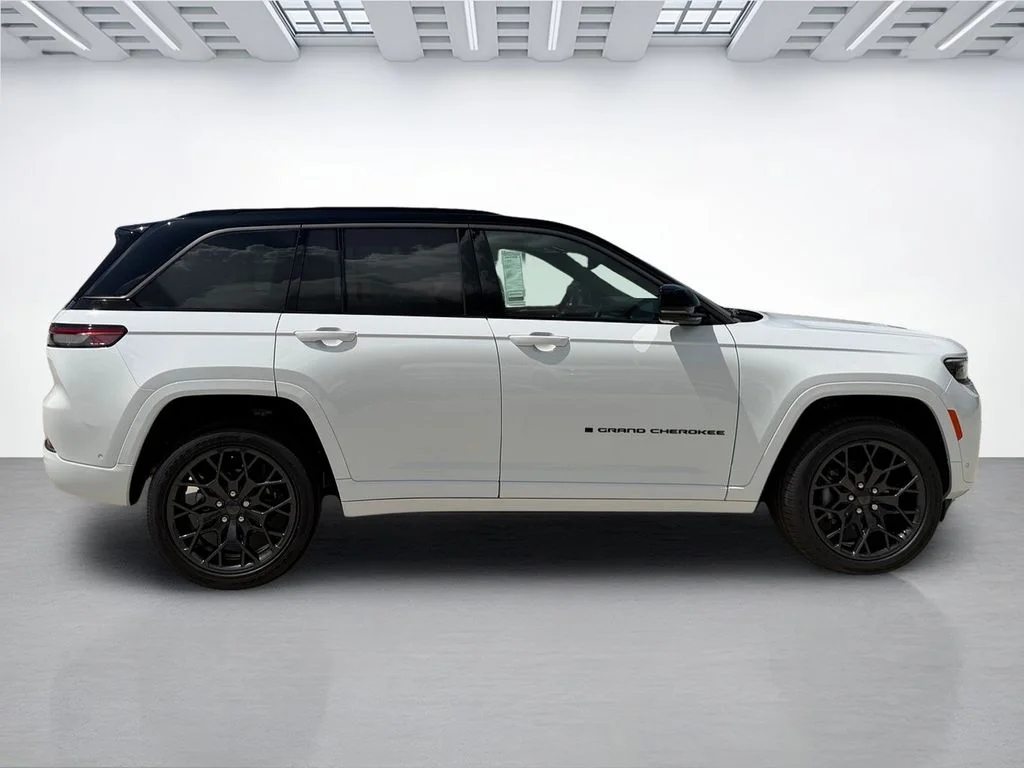 New 2026 Bright White Clear-Coat Exterior Paint Jeep Summit image 2