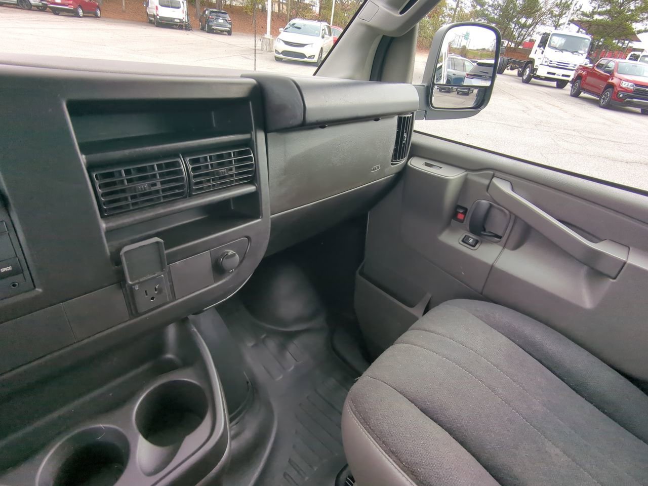 2024 GMC Savana Cargo Work Van - Photo 15