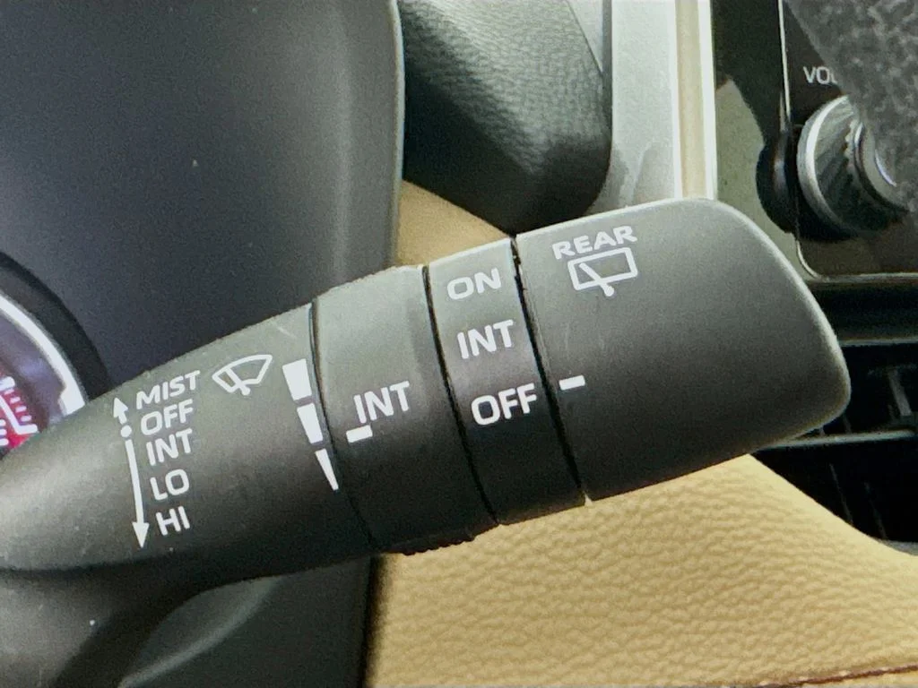 Used 2025  Toyota XLE image 13