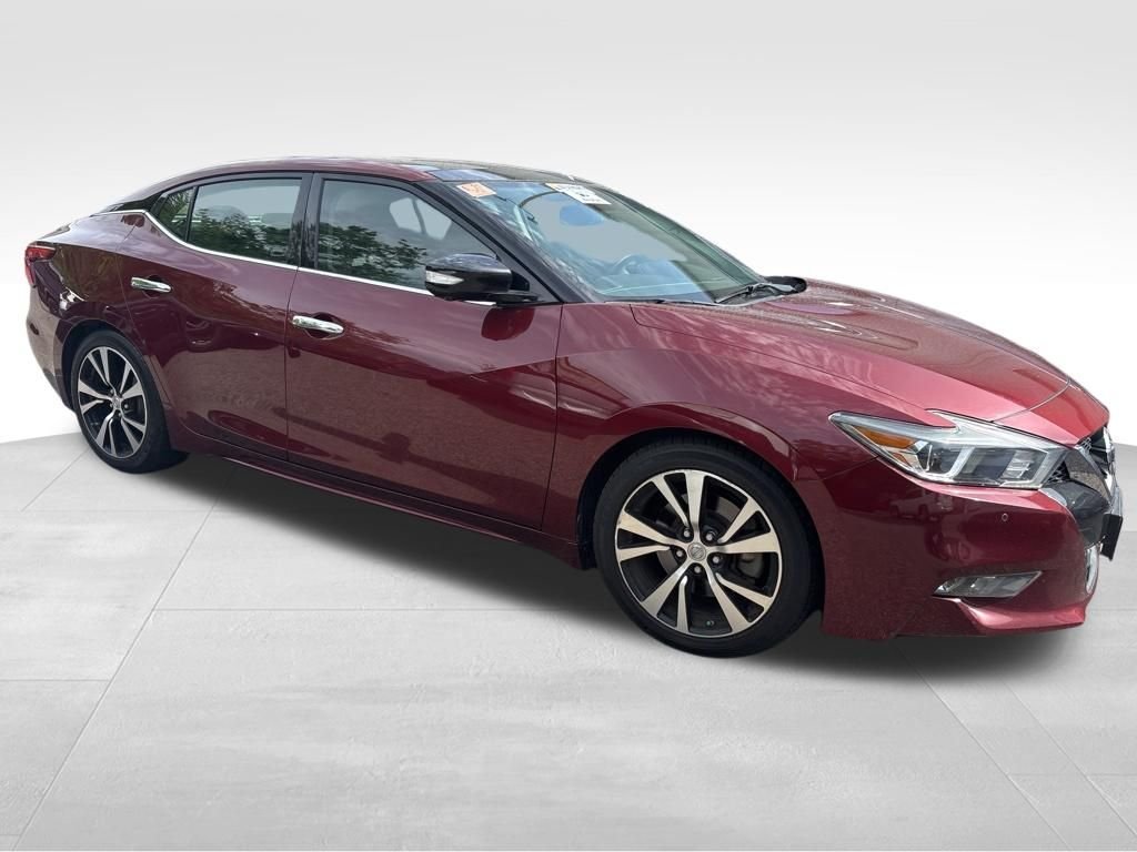Used 2017 Red Nissan Platinum image 7