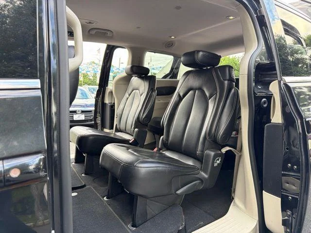 Used 2021 Black Chrysler LXI image 25