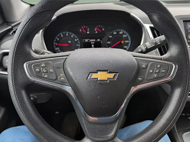 Used 2020 Summit White Chevrolet LS image 18