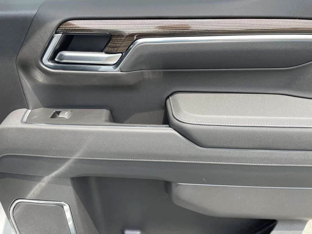 New 2026 Summit White Chevrolet LT image 10