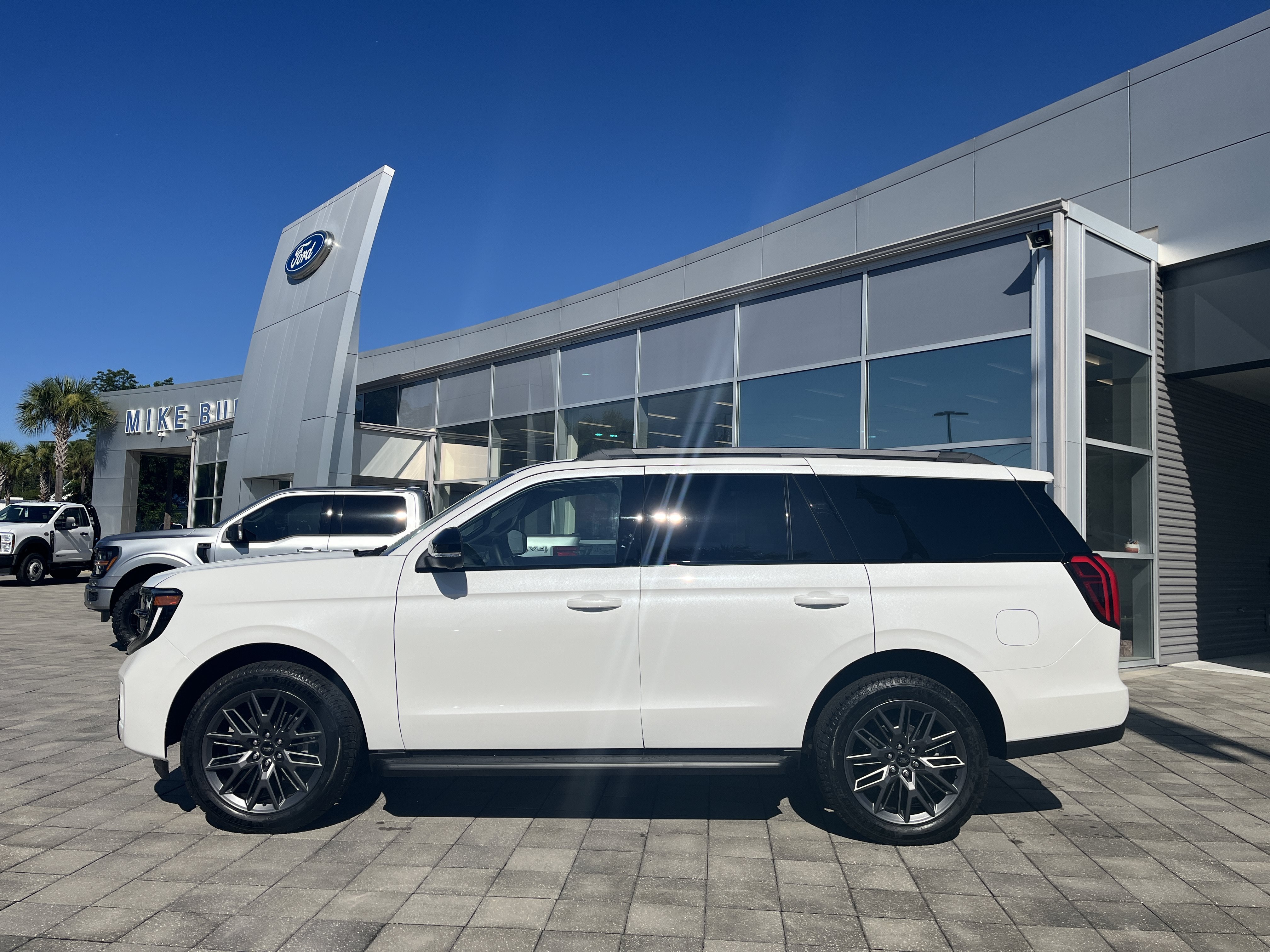 New 2026 Star White Metallic Tri-Coat Ford Platinum® image 3