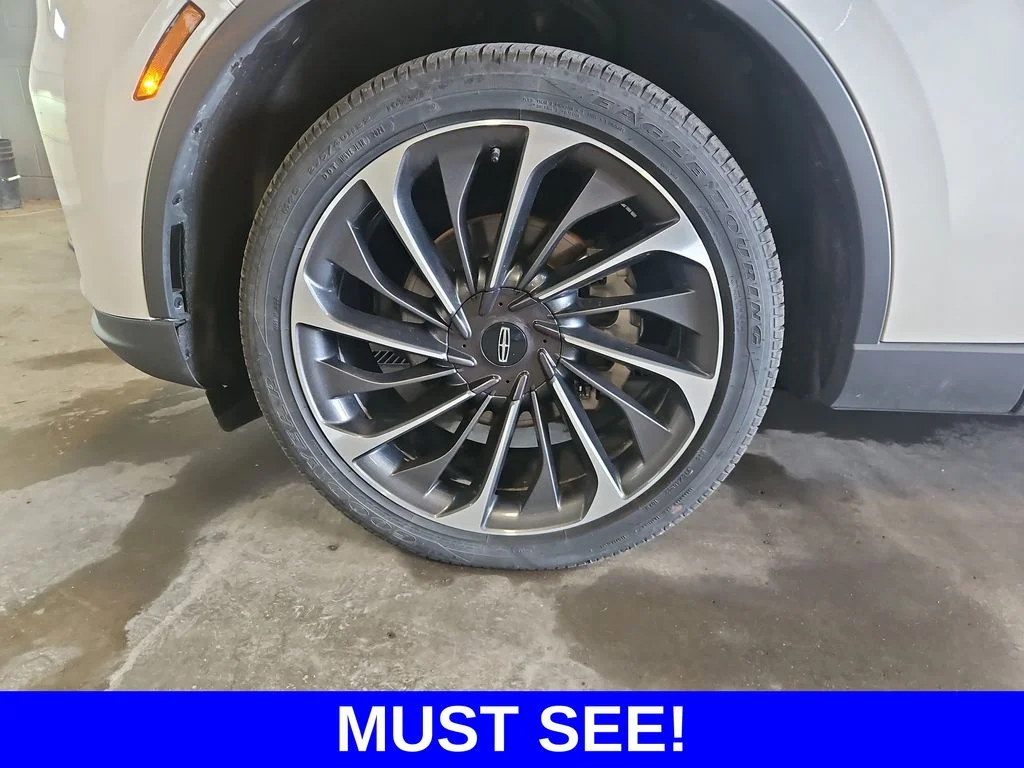 Used 2025 White Lincoln Reserve image 22