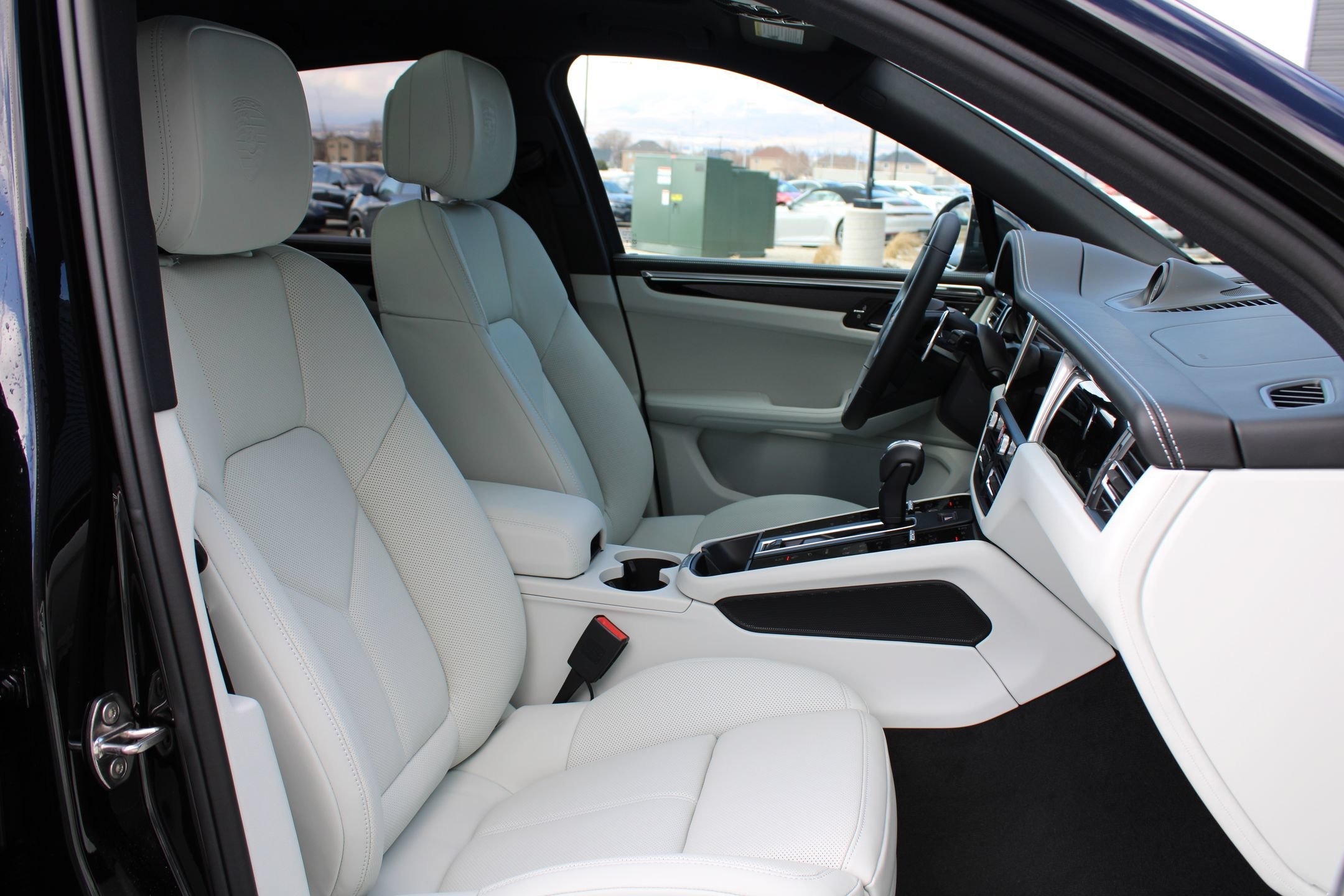2026 Porsche Macan T - Photo 25