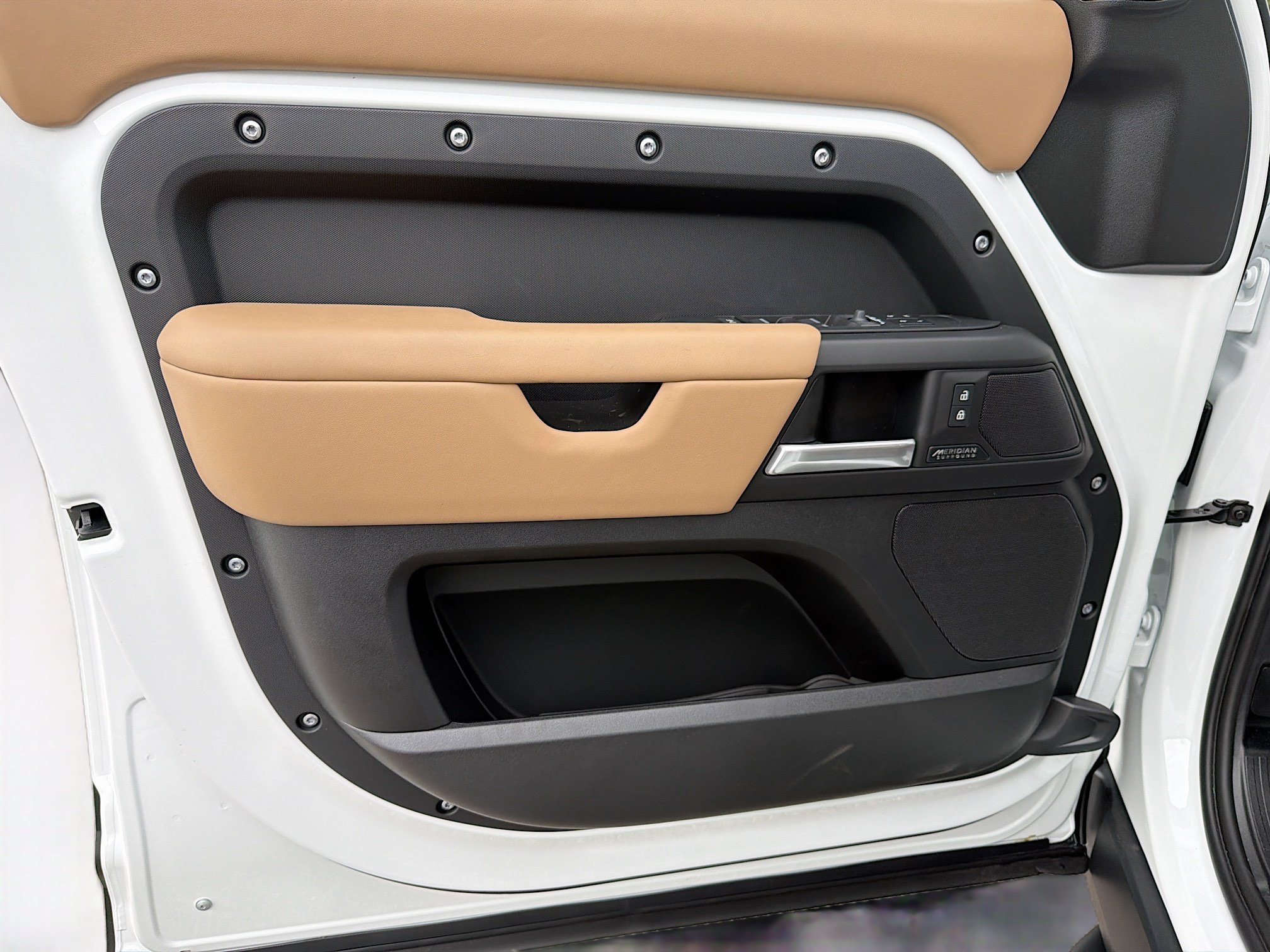 New 2026 Fuji White Land Rover X-Dynamic SE image 22