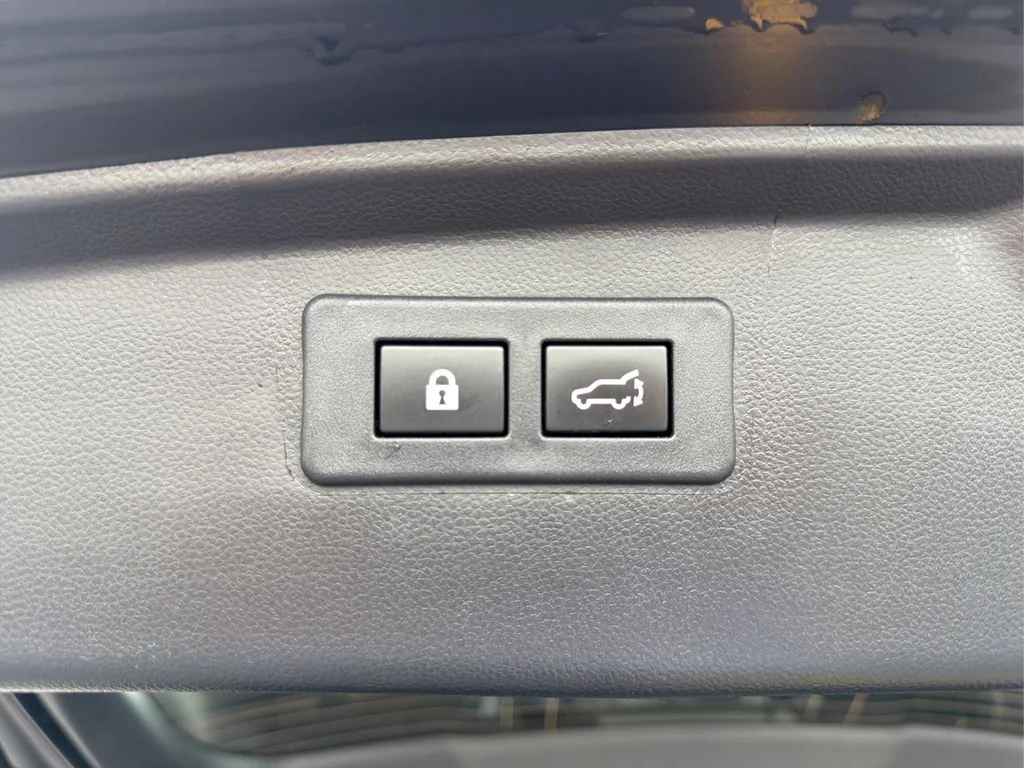 Used 2025 Crystal Black Silica Subaru Premium image 24