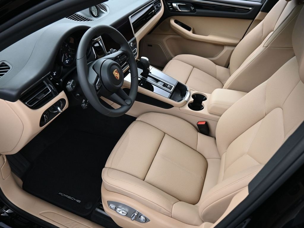 2026 Porsche Macan T photo 3