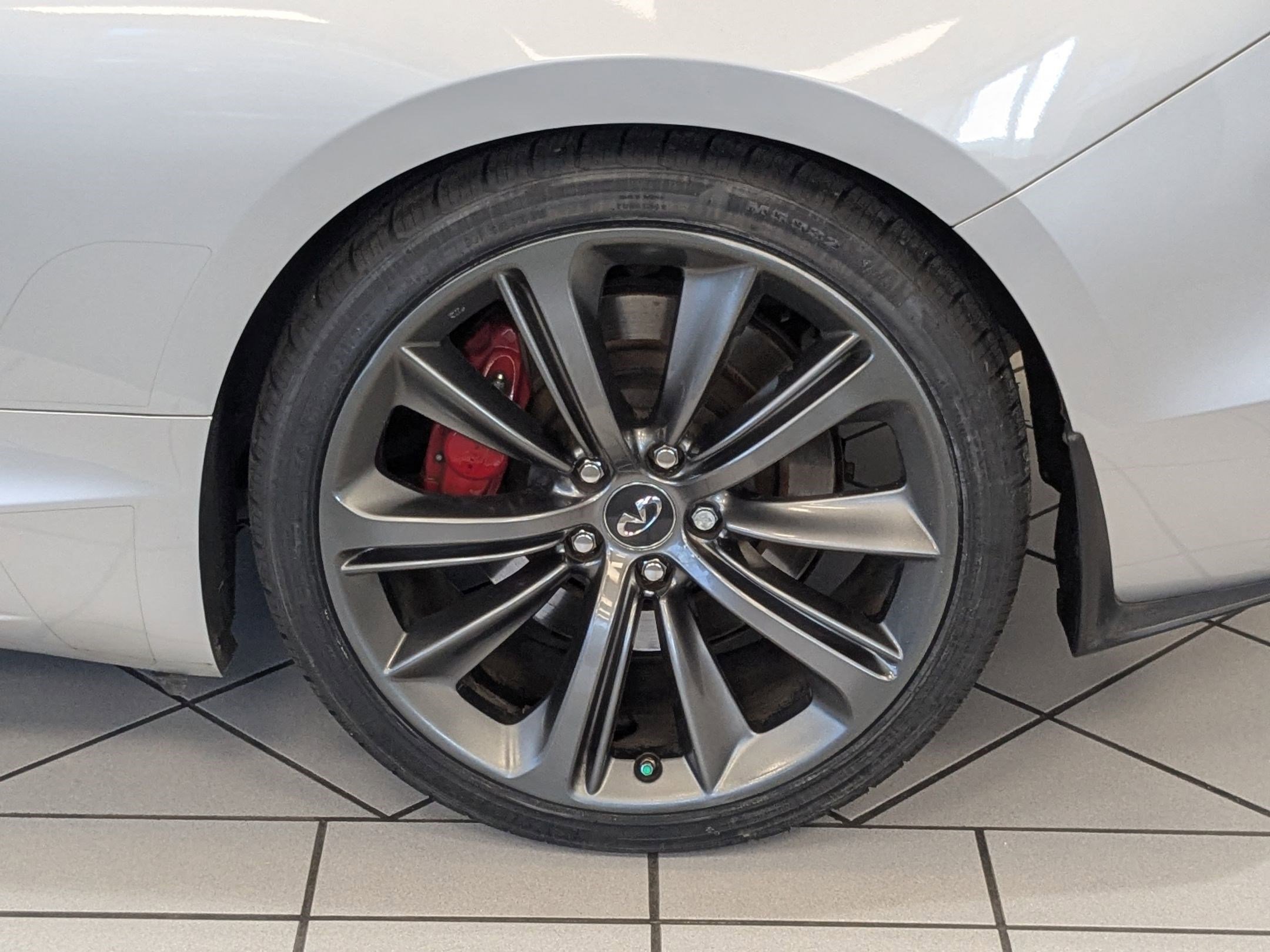 Used 2018 Liquid Platinum INFINITI RED SPORT 400 image 7