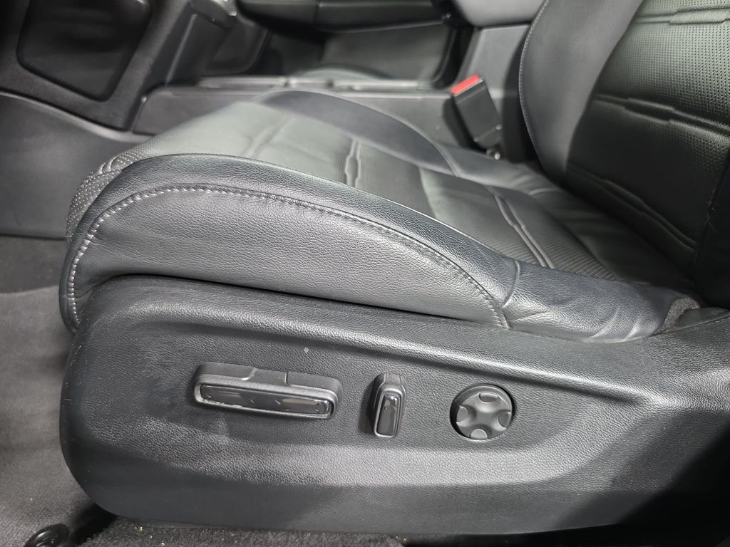 Used 2017 Black Honda Touring image 23