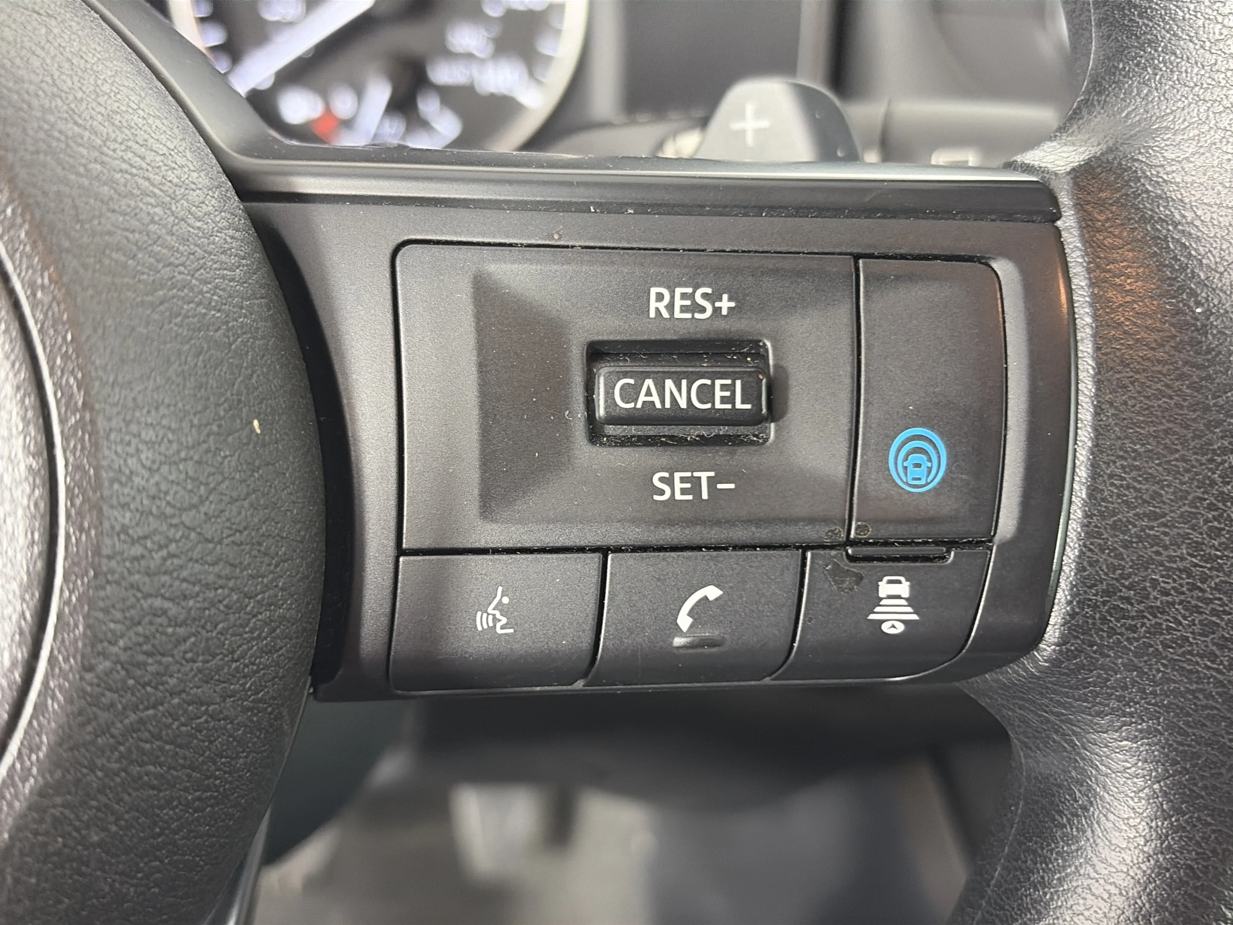 Used 2024 Everest White Pearl Nissan SV image 33