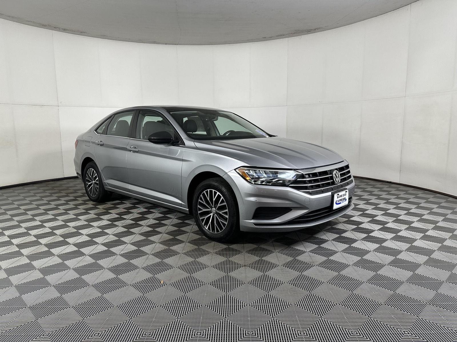 Used 2021 Platinum Gray Metallic Volkswagen SE image 28