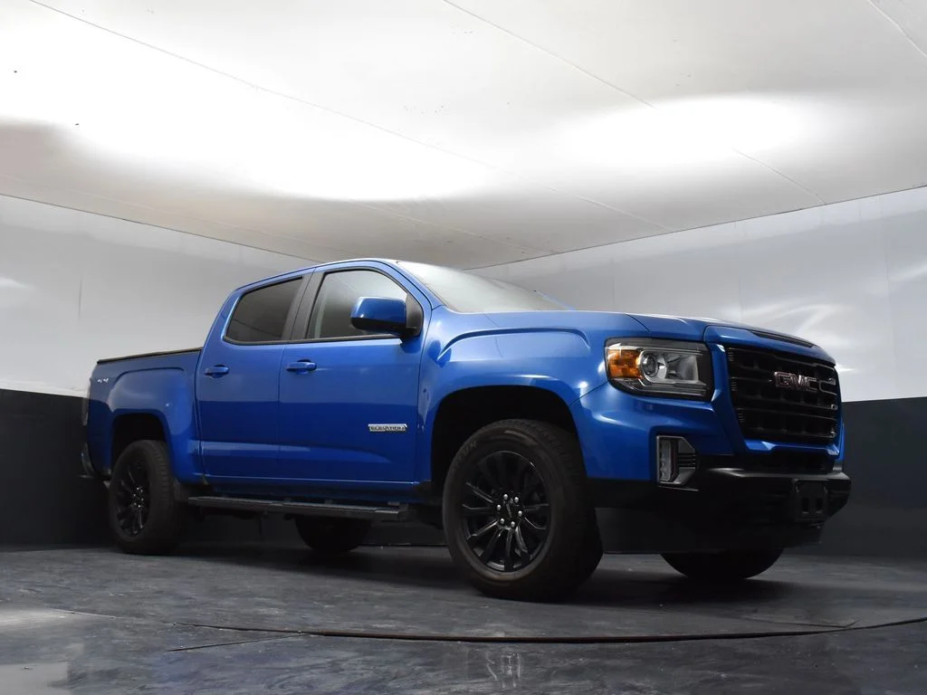 Used 2022 Blue Metallic GMC Elevation image 8