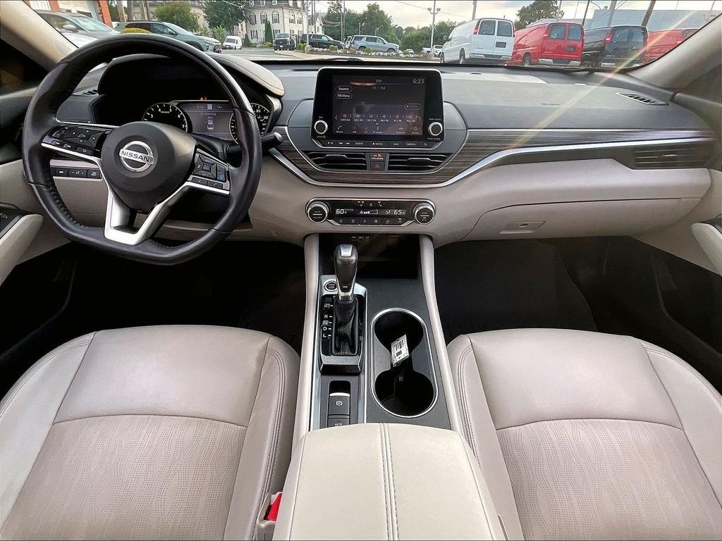 Used 2019 White Nissan 2.5 SL image 21