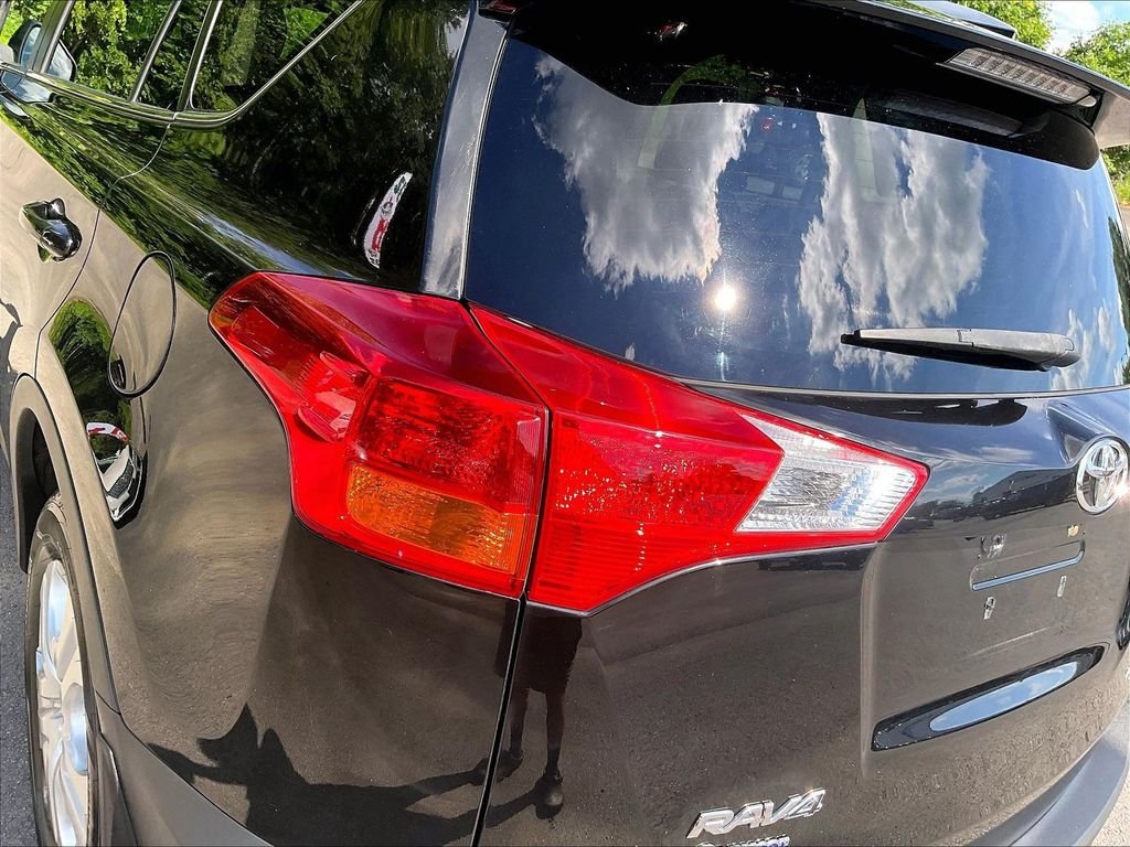 Used 2013 Black Toyota LE image 30