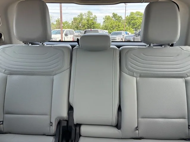 New 2026 Star White Metallic Tri-Coat Ford Platinum® image 33