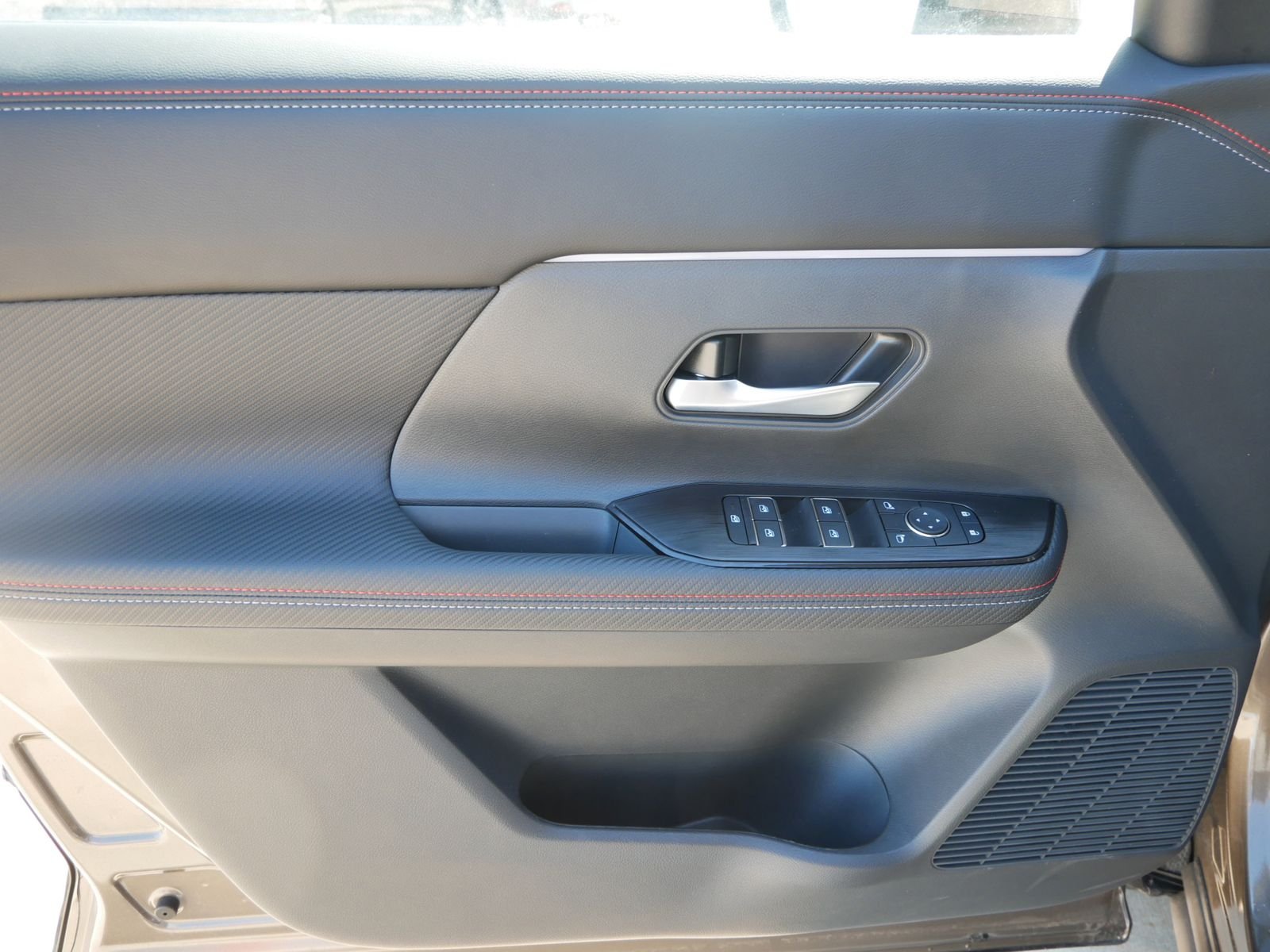 2025 Nissan Kicks SR AWD - Photo 13