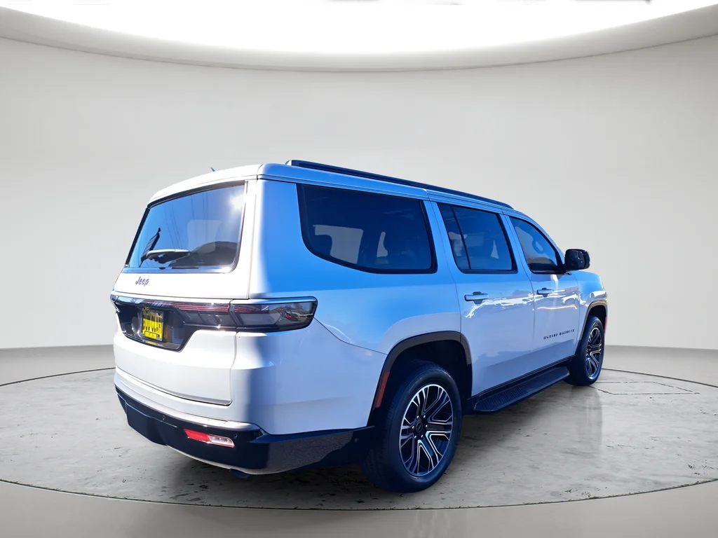 New 2026 Silver-Zynith Exterior Paint Jeep  image 5